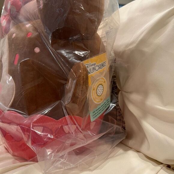 Disney Minnie Mouse Strawberry Cupcake Munchlings Scented Plush Treats 16” NWT - Picture 6 of 9